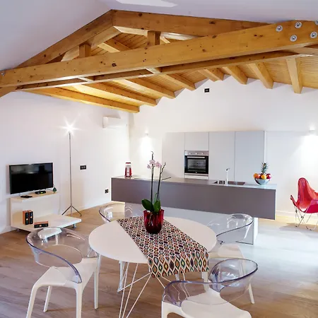 Debellini Design فندق